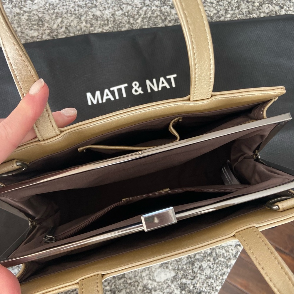 Excellent condition. Classic bag. - Picture 3 of 3